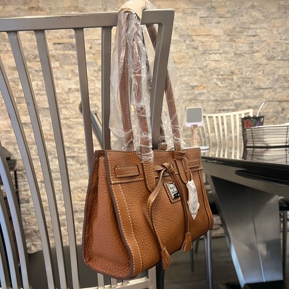 Dooney & Bourke All Weather Leather East West Tassel Tote Bag NWT 👜 - Picture 6 of 14